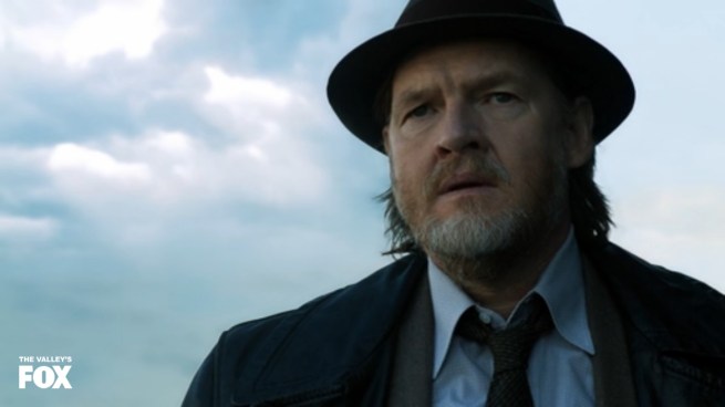 Say what you will about Donal Logue.  He can act CIRCLES around that block of wood they got to play Gordon.