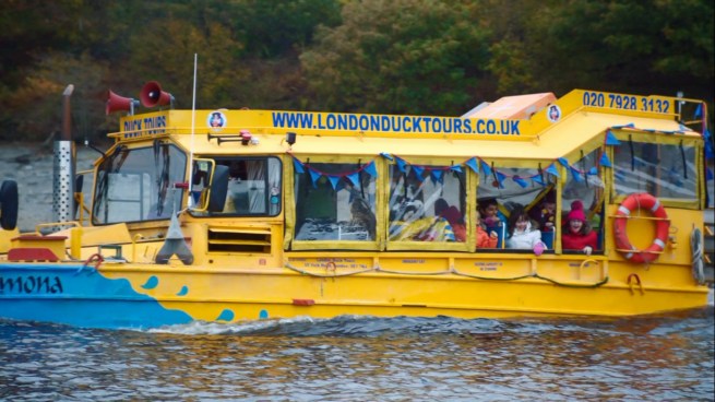 FOR SOME REASON I WANT TO GO ON A LONDON DUCK TOUR!!